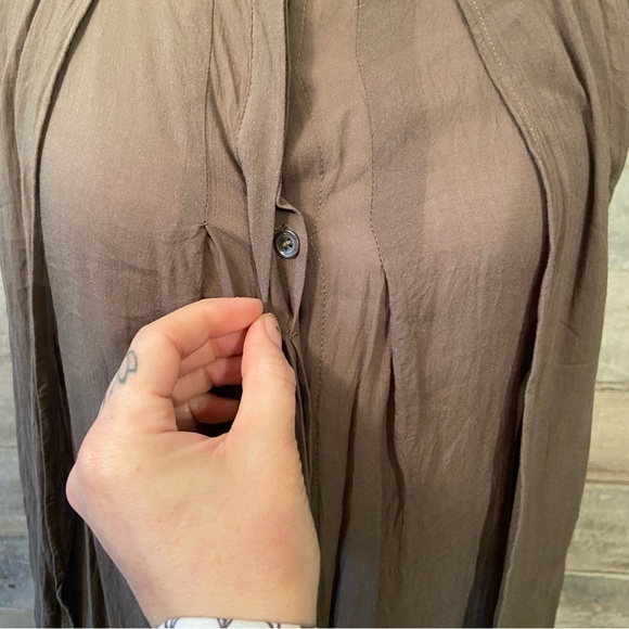 Laura Ashley women’s beige coloured hi low button blouse in size 4 - Picture 6 of 10